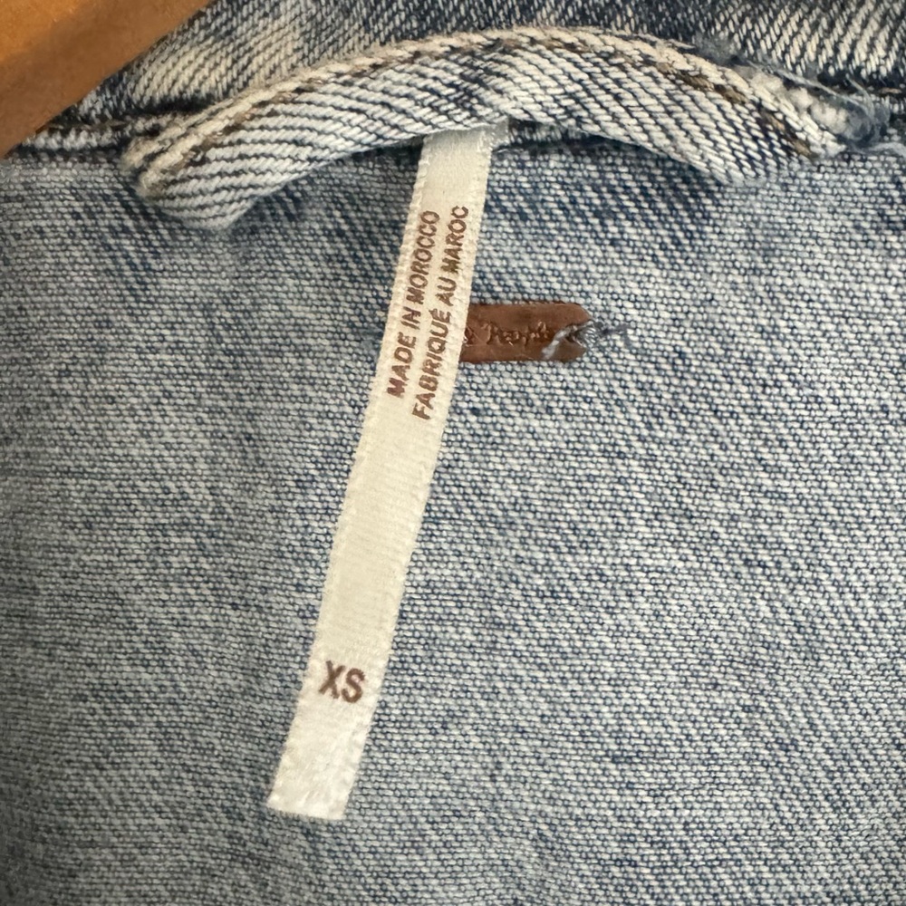 Free People Rumors Light Wash Denim Jacket XS - Picture 8 of 8